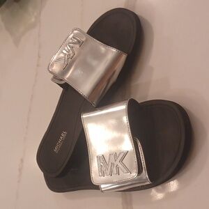Michael Kors MK Logo Metallic Silver Slip On Slide Sandals Size 7.5